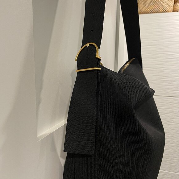 Cuyana Oversized Recycled Sling Bag, messenger bag - Picture 6 of 6